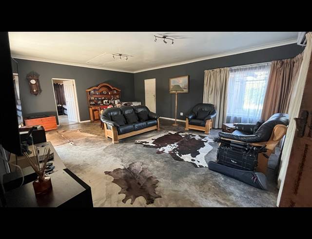 4 BEDROOM HOUSE FOR SALE IN BRACKENHURST